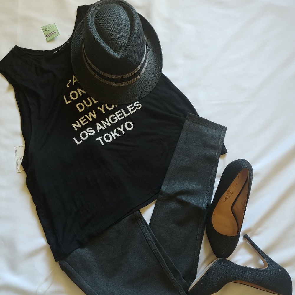Yelete charcoal pants NWT